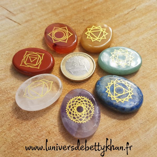 Coffret 7 Pierres Chakras avec symboles gravés – Image 3